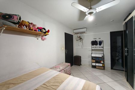 Casa à venda com 220m², 3 quartos e 2 vagas Casa à venda com 220m², 3 quartos e 2 vagasQuarto Suíte