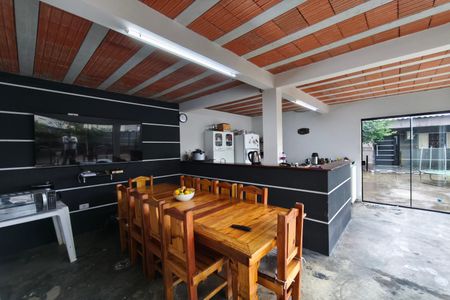 Casa à venda com 220m², 3 quartos e 2 vagas Casa à venda com 220m², 3 quartos e 2 vagasÁrea gourmet