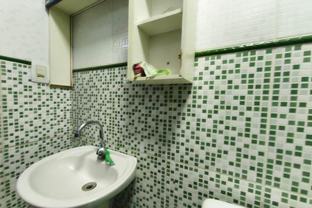 Casa à venda com 220m², 3 quartos e 2 vagas Casa à venda com 220m², 3 quartos e 2 vagasBanheiro Social