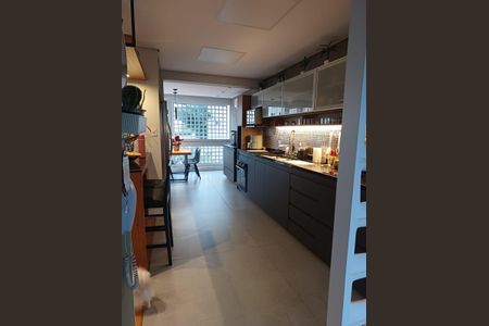 Apartamento à venda com 143m², 3 quartos e 3 vagas Apartamento à venda com 143m², 3 quartos e 3 vagasCozinha