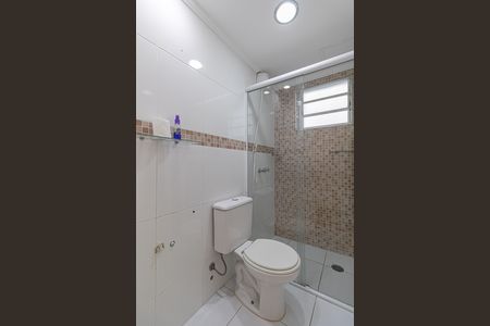 Banheiro  de apartamento à venda com 2 quartos, 48m² em Jardim Santa Teresinha, São Paulo