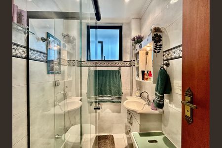 Apartamento à venda com 138m², 3 quartos e 1 vaga Apartamento à venda com 138m², 3 quartos e 1 vagaBanheiro