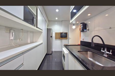 Apartamento à venda com 108m², 2 quartos e 2 vagas Apartamento à venda com 108m², 2 quartos e 2 vagasCozinha
