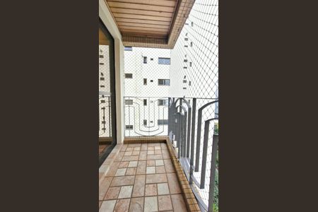 Apartamento à venda com 108m², 2 quartos e 2 vagas Apartamento à venda com 108m², 2 quartos e 2 vagasVaranda
