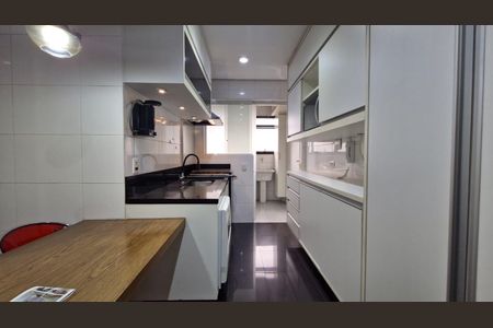 Apartamento à venda com 108m², 2 quartos e 2 vagas Apartamento à venda com 108m², 2 quartos e 2 vagasCozinha