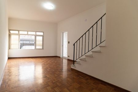 Casa para alugar com 140m², 3 quartos e 2 vagas Casa para alugar com 140m², 3 quartos e 2 vagasSala