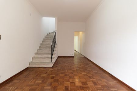 Casa para alugar com 140m², 3 quartos e 2 vagas Casa para alugar com 140m², 3 quartos e 2 vagasSala