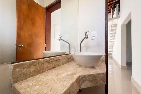 Casa para alugar com 260m², 3 quartos e 5 vagas