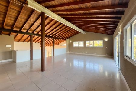 Casa para alugar com 260m², 3 quartos e 5 vagas