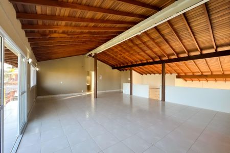 Casa para alugar com 260m², 3 quartos e 5 vagas