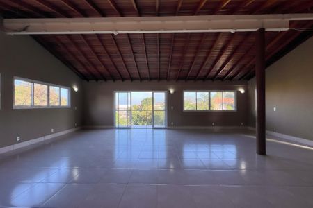 Casa para alugar com 260m², 3 quartos e 5 vagas