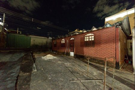Casa à venda com 360m², 2 quartos e 5 vagas Casa à venda com 360m², 2 quartos e 5 vagasQuintal