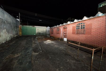 Casa à venda com 360m², 2 quartos e 5 vagas Casa à venda com 360m², 2 quartos e 5 vagasQuintal