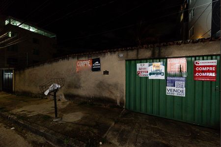 Casa à venda com 360m², 2 quartos e 5 vagas Casa à venda com 360m², 2 quartos e 5 vagasPlaca instalada com o codigo RXDE-96 no dia 19-06-2026