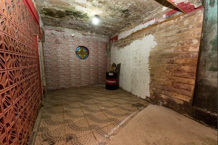 Casa à venda com 360m², 2 quartos e 5 vagas Casa à venda com 360m², 2 quartos e 5 vagasGaragem