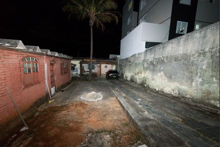 Casa à venda com 360m², 2 quartos e 5 vagas Casa à venda com 360m², 2 quartos e 5 vagasQuintal