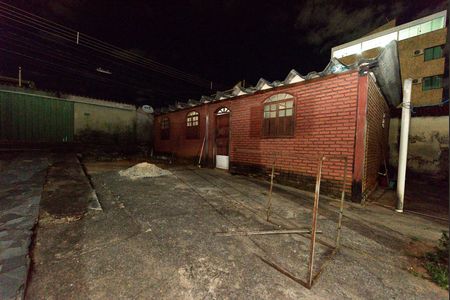 Casa à venda com 360m², 2 quartos e 5 vagas Casa à venda com 360m², 2 quartos e 5 vagasQuintal