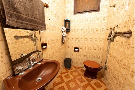Casa à venda com 360m², 2 quartos e 5 vagas Casa à venda com 360m², 2 quartos e 5 vagasBanheiro 2