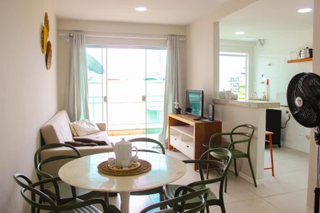 Sala/Cozinha de apartamento para alugar com 1 quarto, 55m² em Centro, Cabo Frio