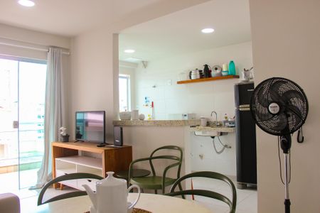Sala/Cozinha de apartamento para alugar com 1 quarto, 55m² em Centro, Cabo Frio