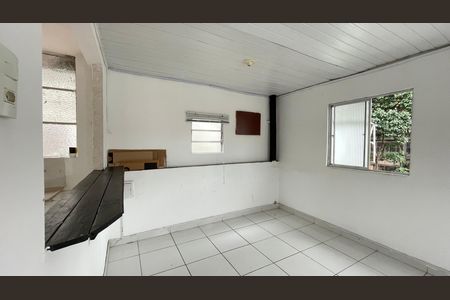 Casa para alugar com 28m², 0 quarto e 1 vaga Casa para alugar com 28m², 0 quarto e 1 vagaKitnet