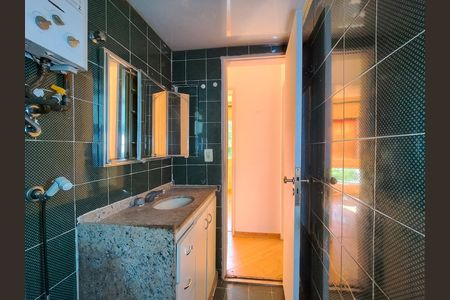 Apartamento para alugar com 66m², 2 quartos e 1 vaga Apartamento para alugar com 66m², 2 quartos e 1 vagaBanheiro social