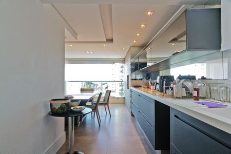 Apartamento à venda com 139m², 3 quartos e 2 vagas Apartamento à venda com 139m², 3 quartos e 2 vagasCozinha
