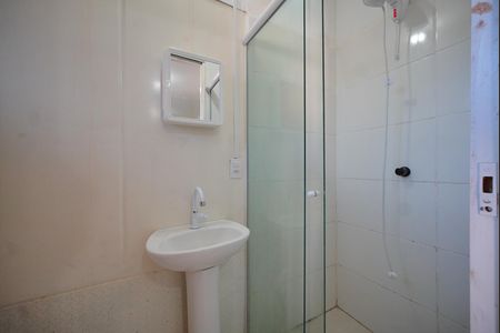 Banheiro Social de kitnet/studio para alugar com 1 quarto, 15m² em Balneario, Florianópolis