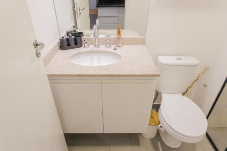 Banheiro de kitnet/studio para alugar com 1 quarto, 27m² em Pinheiros, São Paulo