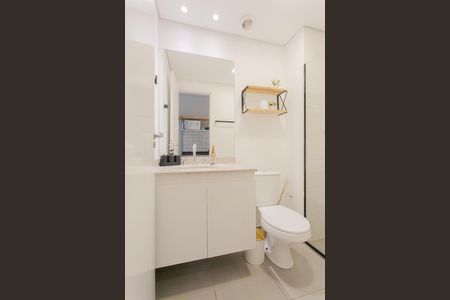 Banheiro de kitnet/studio para alugar com 1 quarto, 27m² em Pinheiros, São Paulo