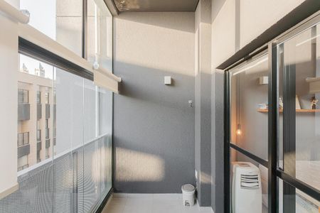 Varanda de kitnet/studio para alugar com 1 quarto, 27m² em Pinheiros, São Paulo