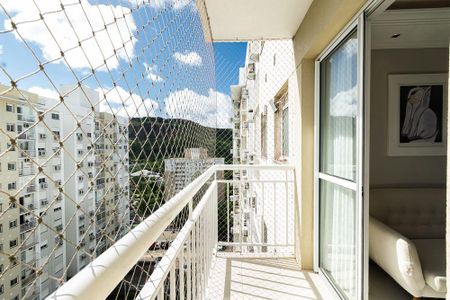Apartamento à venda com 72m², 3 quartos e 1 vaga Apartamento à venda com 72m², 3 quartos e 1 vagaVaranda