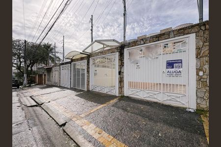 Casa para alugar com 199m², 3 quartos e 2 vagas Casa para alugar com 199m², 3 quartos e 2 vagasFachada
