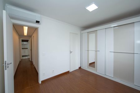 Apartamento para alugar com 180m², 4 quartos e 4 vagasQUARTO4