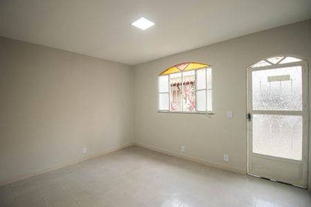 Sala de casa para alugar com 2 quartos, 53m² em Colubandê, São Gonçalo
