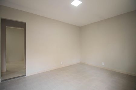 Sala de casa para alugar com 2 quartos, 53m² em Colubandê, São Gonçalo