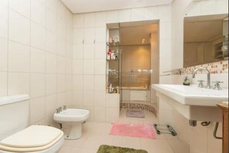 Apartamento para alugar com 181m², 3 quartos e sem vaga
