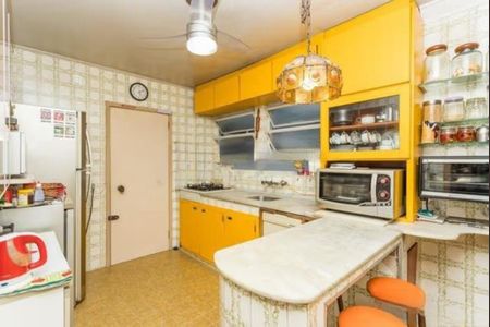 Apartamento para alugar com 181m², 3 quartos e sem vaga
