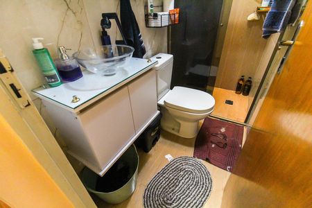 Casa de condomínio à venda com 65m², 2 quartos e 1 vaga Casa de condomínio à venda com 65m², 2 quartos e 1 vagaBanheiro