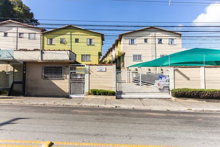 Casa de condomínio à venda com 65m², 2 quartos e 1 vaga Casa de condomínio à venda com 65m², 2 quartos e 1 vagaFachada + Placa