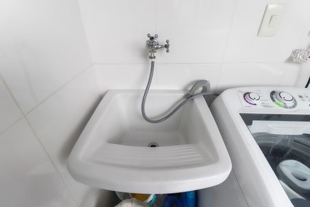 Área de Serviço de apartamento à venda com 3 quartos, 56m² em Conjunto Residencial José Bonifácio, São Paulo