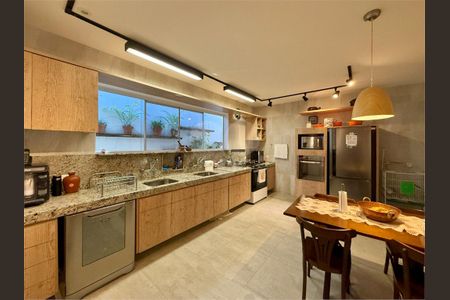 Casa de Condomínio à venda com 4 quartos, 393m² em Jardim dos Estados, São Paulo
