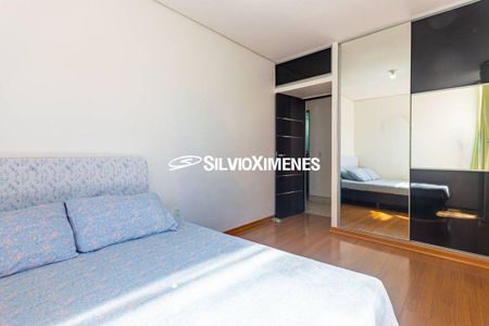 Casa à venda com 3 quartos, 217m² em Santa Efigênia, Belo Horizonte