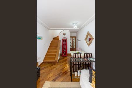 Casa à venda com 4 quartos, 131m² em Jardim Aeroporto, São Paulo