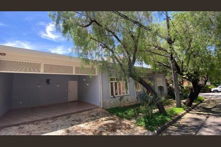 Casa à venda com 158m², 3 quartos e 4 vagas