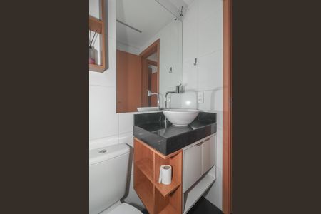 Banheiro de apartamento para alugar com 2 quartos, 47m² em Santa Fe, Porto Alegre