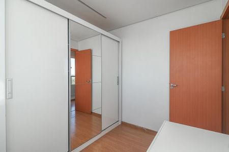 Quarto de apartamento para alugar com 2 quartos, 45m² em Santa Fe, Porto Alegre