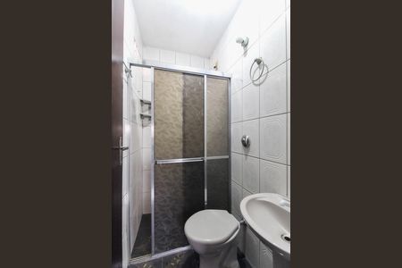 Banheiro de casa para alugar com 1 quarto, 40m² em Vila Corberi, São Paulo