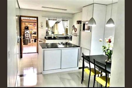 Casa à venda com 3 quartos, 130m² em Jardim Guairaca, São Paulo