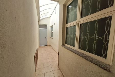 Casa para alugar com 212m², 4 quartos e 5 vagas Casa para alugar com 212m², 4 quartos e 5 vagasCorredor